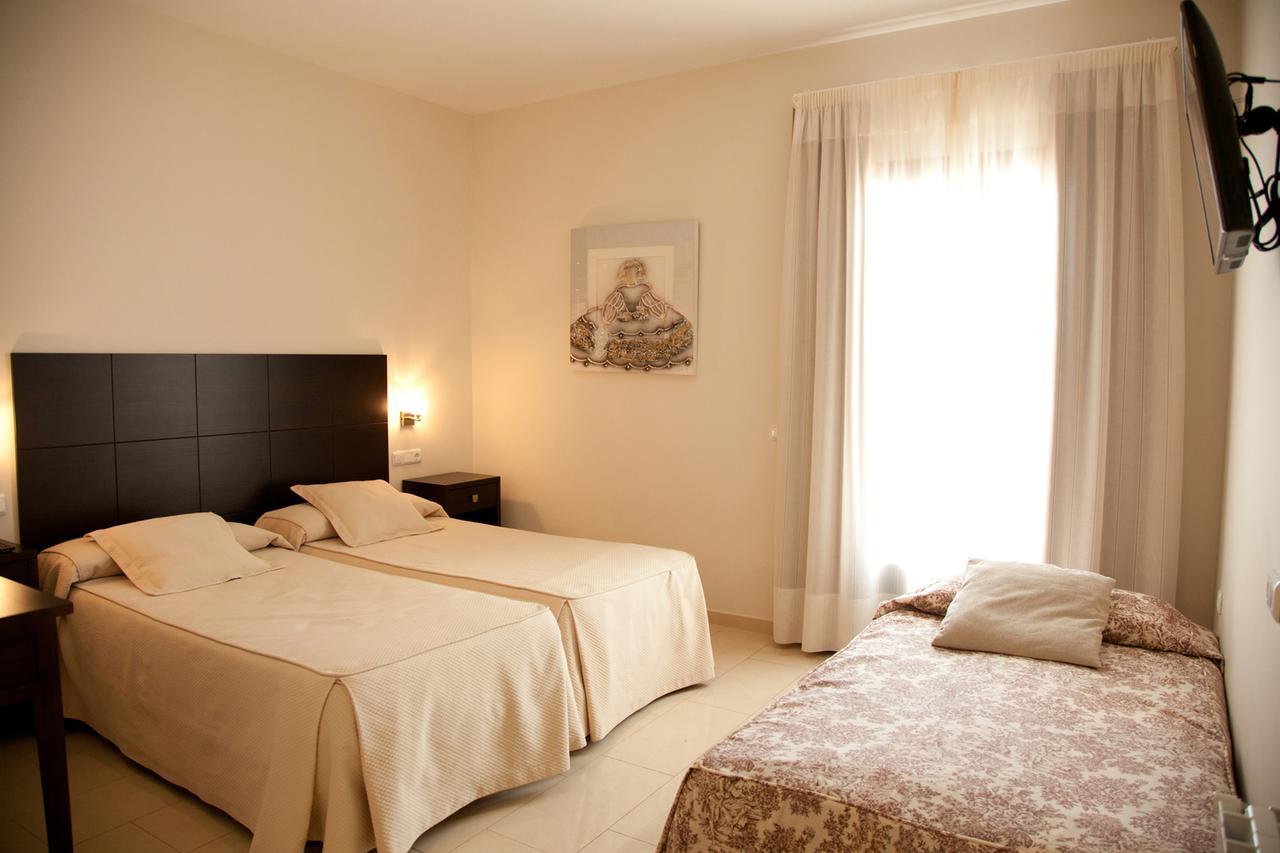 Hotel El Capricho Villanueva del Trabuco Bagian luar foto