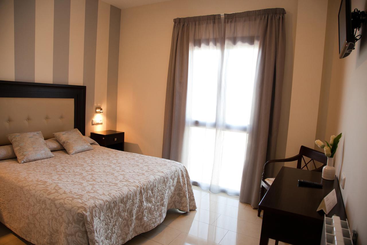 Hotel El Capricho Villanueva del Trabuco Bagian luar foto