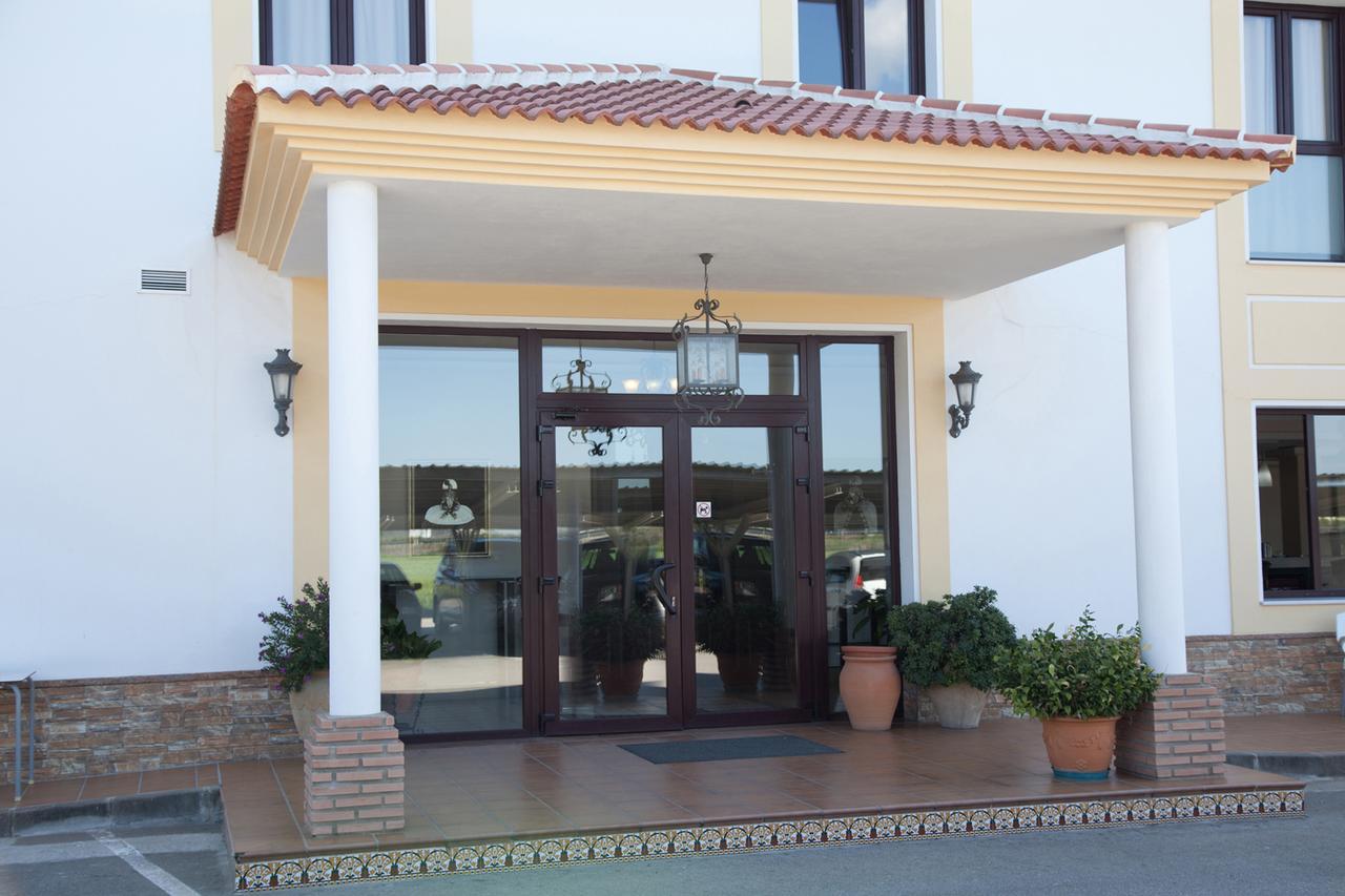 Hotel El Capricho Villanueva del Trabuco Bagian luar foto
