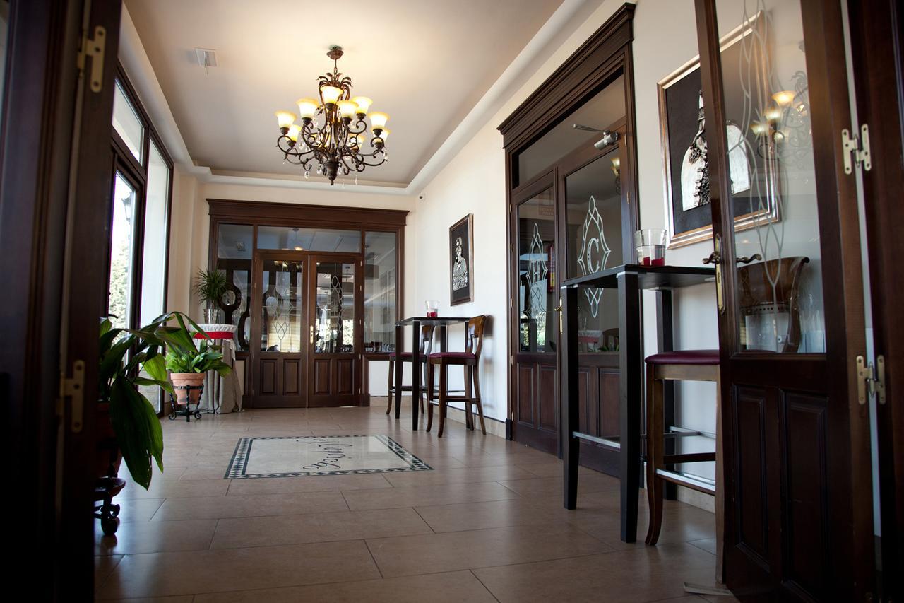 Hotel El Capricho Villanueva del Trabuco Bagian luar foto