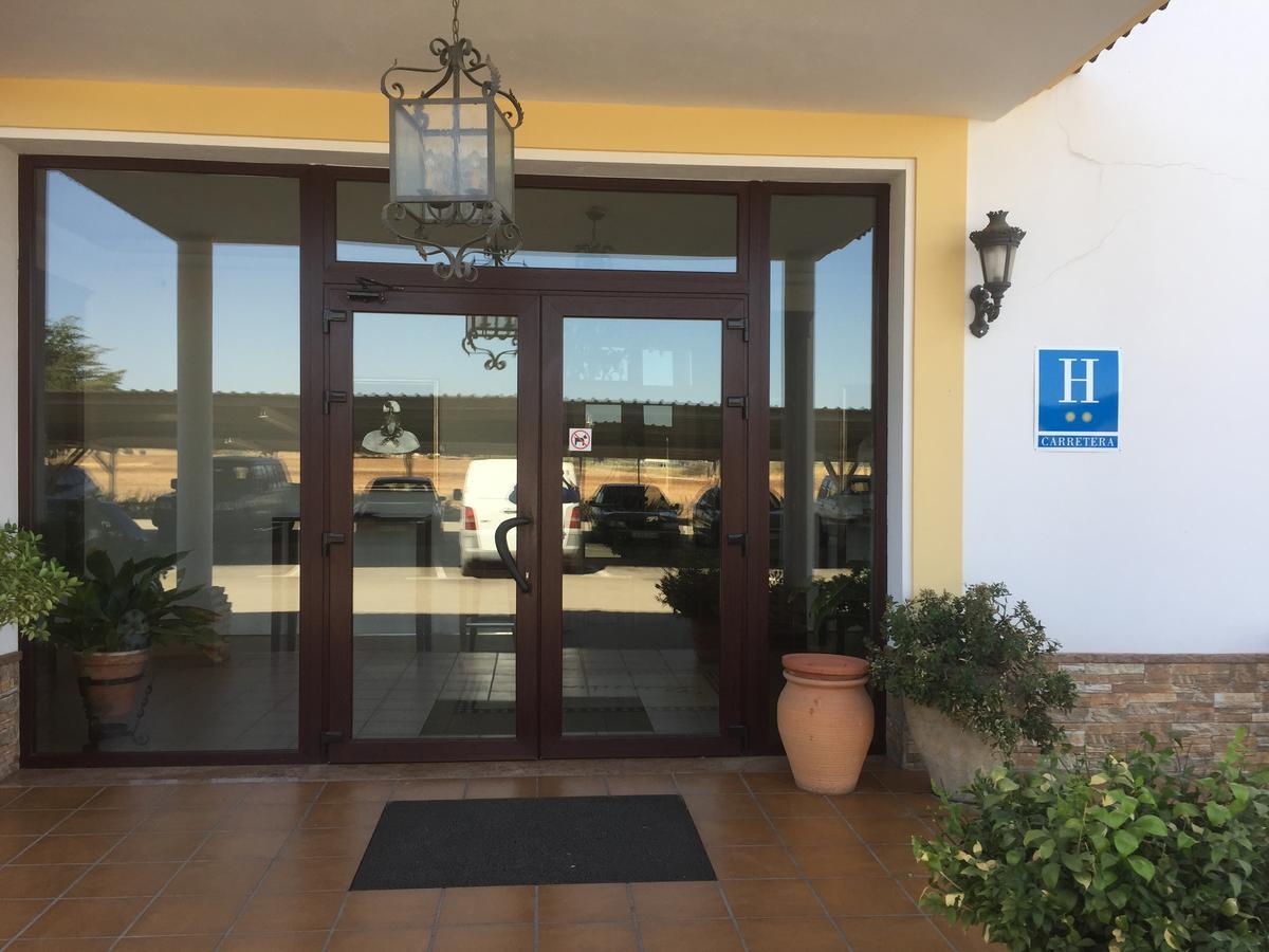 Hotel El Capricho Villanueva del Trabuco Bagian luar foto